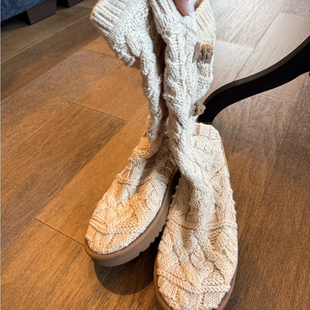 🤍UGG 🤍 Cream Knit Slippers